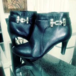 Bandolino Black Leather ankle Boots